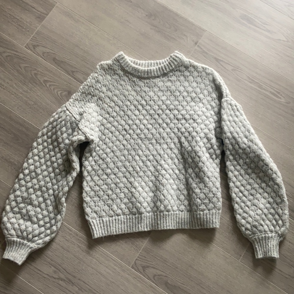 Quilted balloon sleeve sweater